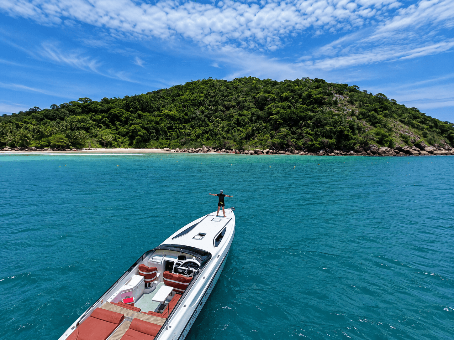 Passeio privativo de lancha nas águas de Ubatuba